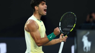 Carlos Alcaraz gana a Miomir Kecmanovic en Open de Australia 2024. Foto: gettyimages