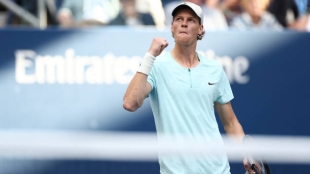 Jannik Sinner gana a Stan Wawrinka en US Open 2023. Foto: gettyimages