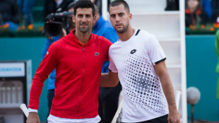 Novak Djokovic y Laslo Djere en el Serbia Open 2022. Foto: getty