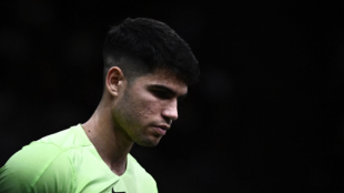 Carlos Alcaraz pierde en su debut del ATP Rolex París Masters 2023. Foto: Getty