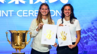Marie Bouzkova y Sara Sorribes, campeonas en Pekín. Fuente: Getty