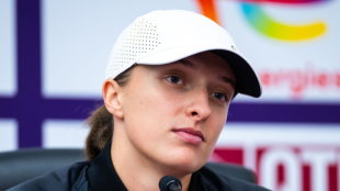 Iga Swiatek en la sala de prensa del WTA Doha 2024. Foto: Getty