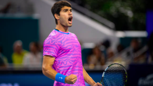 Carlos Alcaraz, comparado con Roger Federer. Fuente: Getty