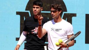 Juan Carlos Ferrero y Carlos Alcaraz en el Mutua Madrid Open 2024. Foto: getty