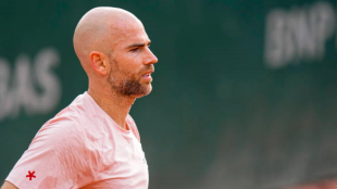 Adrian Mannarino en Roland Garros 2024. Foto: getty