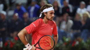 Stefanos Tsitsipas, decepcionado en Roma. Foto: gettyimages