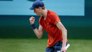 Sinner sabe sufrir y rinde al siempre combativo Struff para meterse en las semifinales de Halle. Foto: Gettyimages