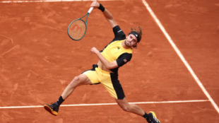 Un sólido Tsitsipas remonta a Arnaldi para volver a los cuartos de final. Foto: Gettyimages