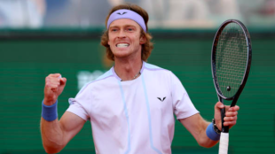 Andrey Rublev celebra su victoria en el ATP de Umag 2024.