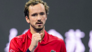 Daniil Medvedev beats Tsitsipas in Shanghai. Source: Getty