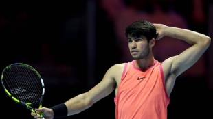 Carlos Alcaraz answers the question of who has the better forehand. Photo: Getty