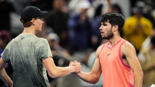 Horario y dónde ver en directo TV y online la final de la Six Kings Slam 2024: Jannik Sinner vs Carlos Alcaraz. Foto: Getty