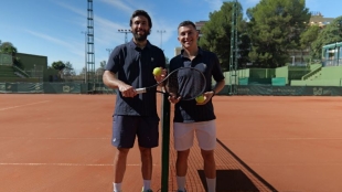 We analyze the Wilson RF 01, a racket inspired by Roger Federer.