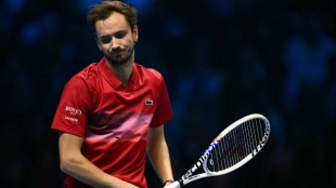 Medvedev signs his first titleless season since 2018. Photo: Getty