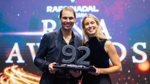Rafa Nadal recibe en su Academia el último título de su carrera. Fuente: RNA