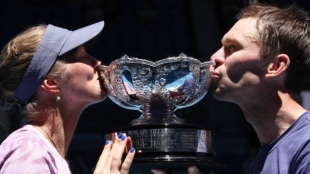 Olivia Gadecki and John Peers with the mixed doubles trophy at the 2025 Australian Open. Photo: Getty