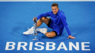 Jiri Lehecka con el título del ATP Brisbane 2025. Foto: Getty