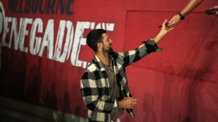 Djokovic has fun surfing with his daughter in Australia. Photo: Getty