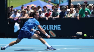 Open de Australia 2025. Carballés encuentra un gran tenis para sorprender a Tabilo. Foto: Getty