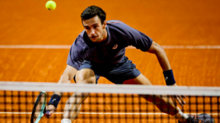 Lorenzo Musetti se baja del Río Open 2025. Fuente: Getty