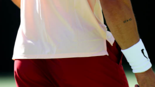 Carlos Alcaraz mostró un nuevo tatuaje en Indian Wells. Fuente: Getty