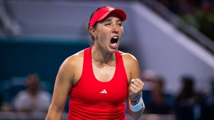 Pegula advances to the Miami Open semifinals after defeating a great Raducanu. Photo: Gettyimages.