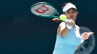 Emma Raducanu corta con su entrenador. Foto: gettyimages
