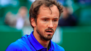 Daniil Medvedev vuelve a escaparse vivo en Montecarlo