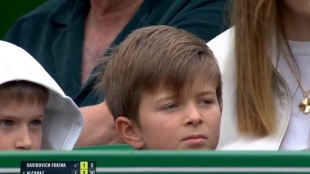 Stefan Djokovic, viendo a Alcaraz. Foto: gettyimages