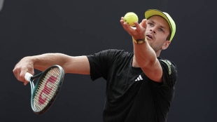 Hurkacz rebels against Mensik to take a water-soaked 'thriller'. Photo: Getty Images