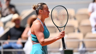 Translation: Sabalenka does not slow down, defeats Danilovic, and is already in the Roland Garros round of 16. Photo: Getty Images