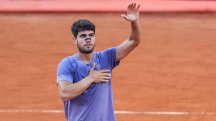 Carlos Alcaraz habla días antes de debutar en Roland Garros 2025. Foto: Getty