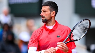 Novak Djokovic debuts with victory at Roland Garros 2025. Photo: Getty