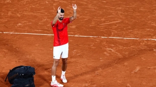 This was the enigmatic and final? farewell of Djokovic after falling at Roland Garros. Photo: Getty Images.