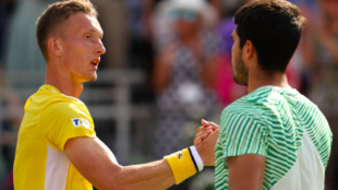 Horario y dónde ver en directo el Alcaraz - Lehecka, final del ATP Queen's 2025. Fuente: Getty