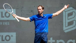 Medvedev stays sweet on the grass, knocks out Michelsen and reaches the semifinals of Halle. Photo: Gettyimages