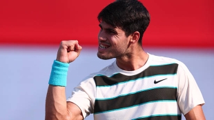 Horario y dónde ver en TV y online a Carlos Alcaraz ante Arthur Rinderknech en cuartos de final del ATP Queen's 2025. Foto: Getty