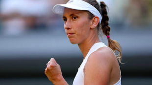 Elise Mertens makes a splash at Wimbledon. Source: Getty