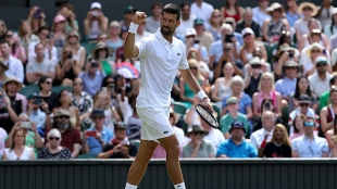 Djokovic on the court: "I think about the great things I can achieve at Wimbledon." Photo: Getty