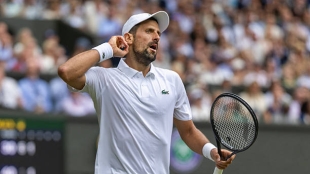 Novak Djokovic gana a De Miñaur en Wimbledon 2025. Foto: gettyimages