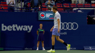Daniil Medvedev se va de la pista sin recoger nada. Fuente: Getty