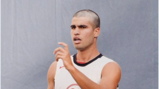 Alcaraz cambia de imagen en US Open 2025, rapado y calvo. Foto: @jmgmoron