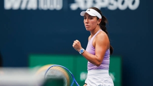 WTA Pekín 2025. Raducanu desaprovecha tres bolas de partido y cae ante Pegula. Foto: Gettyimages