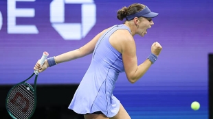 Une Anisimova chaotique fait de la magie pour battre Osaka. Photo : Getty