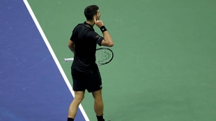 Novak Djokovic, complaints to the public and chair umpire. Photo: gettyimages