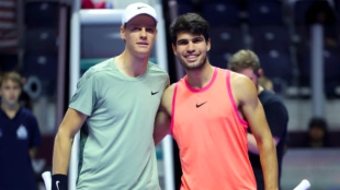 Horario y dónde ver a Carlos Alcaraz contra Jannik Sinner en la final de la Six Kings Slam 2025. Fuente: Getty