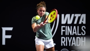 The thrilling controversy surrounding Jasmine Paolini's presence at the WTA Finals 2025
