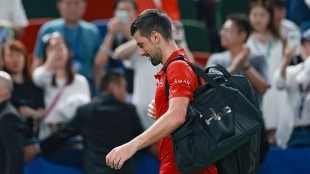 Djokovic se niega a hablar sobre sus problemas físicos: "Siguiente pregunta, por favor"