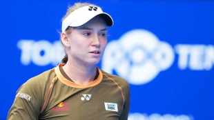 Elena Rybakina, a un solo triunfo de las WTA Finals.