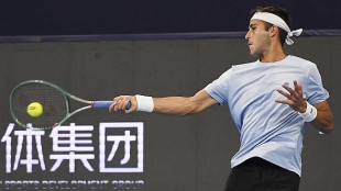 Etcheverry cumple como favorito contra Pedro Martínez Portero en París. Foto: Getty